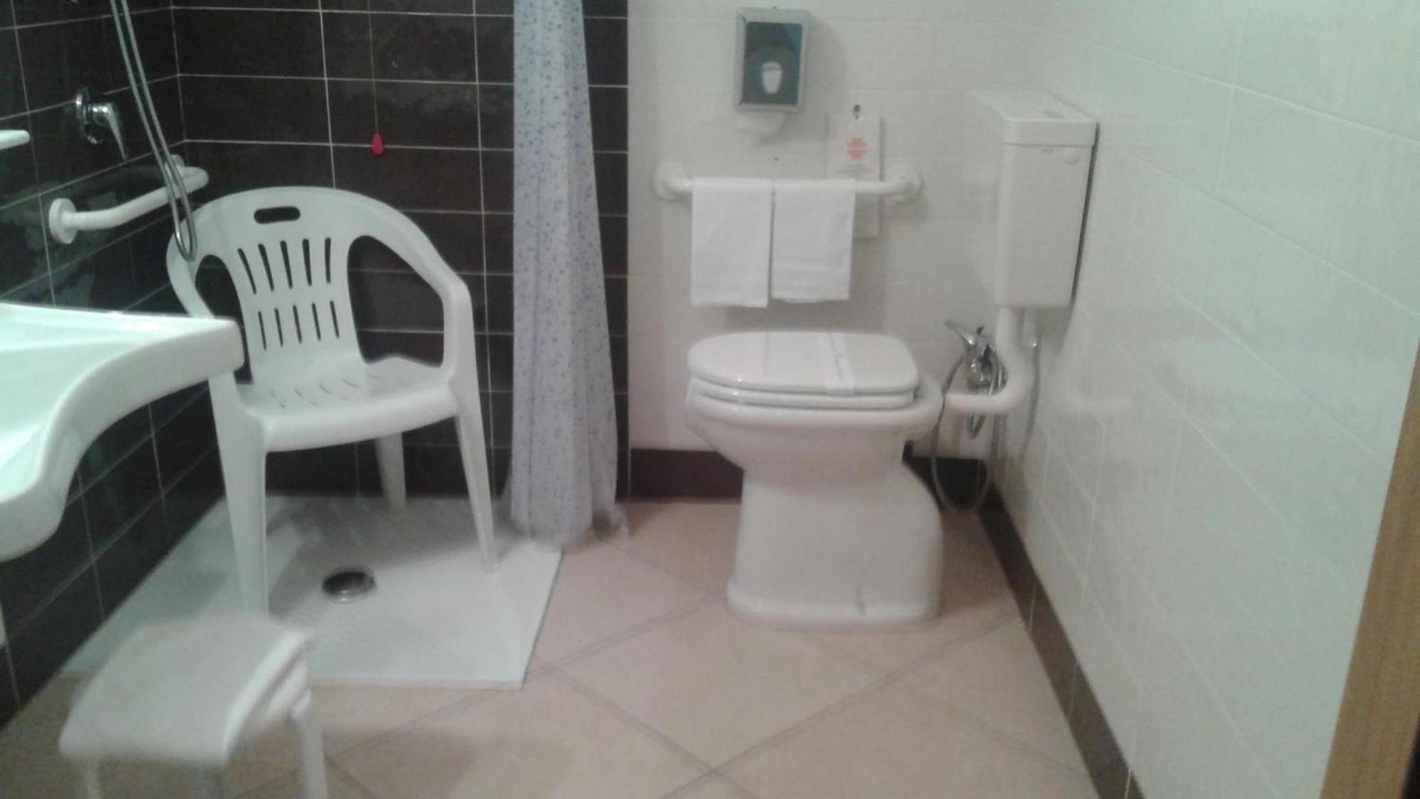 Manhattan Village Hotel 4*