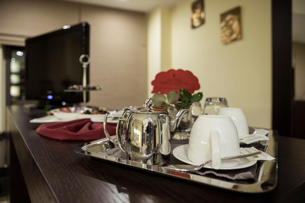 Manhattan Village Hotel 4*