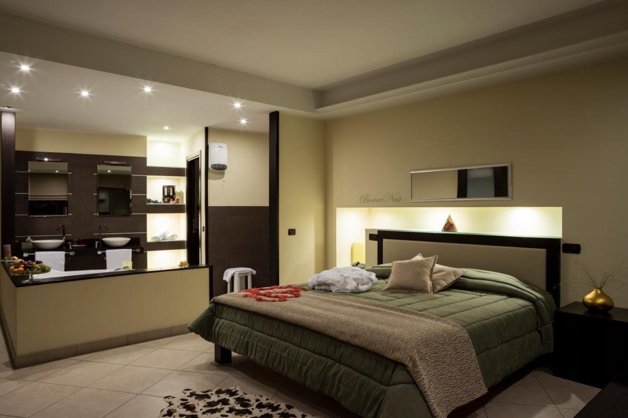 Manhattan Village 4*