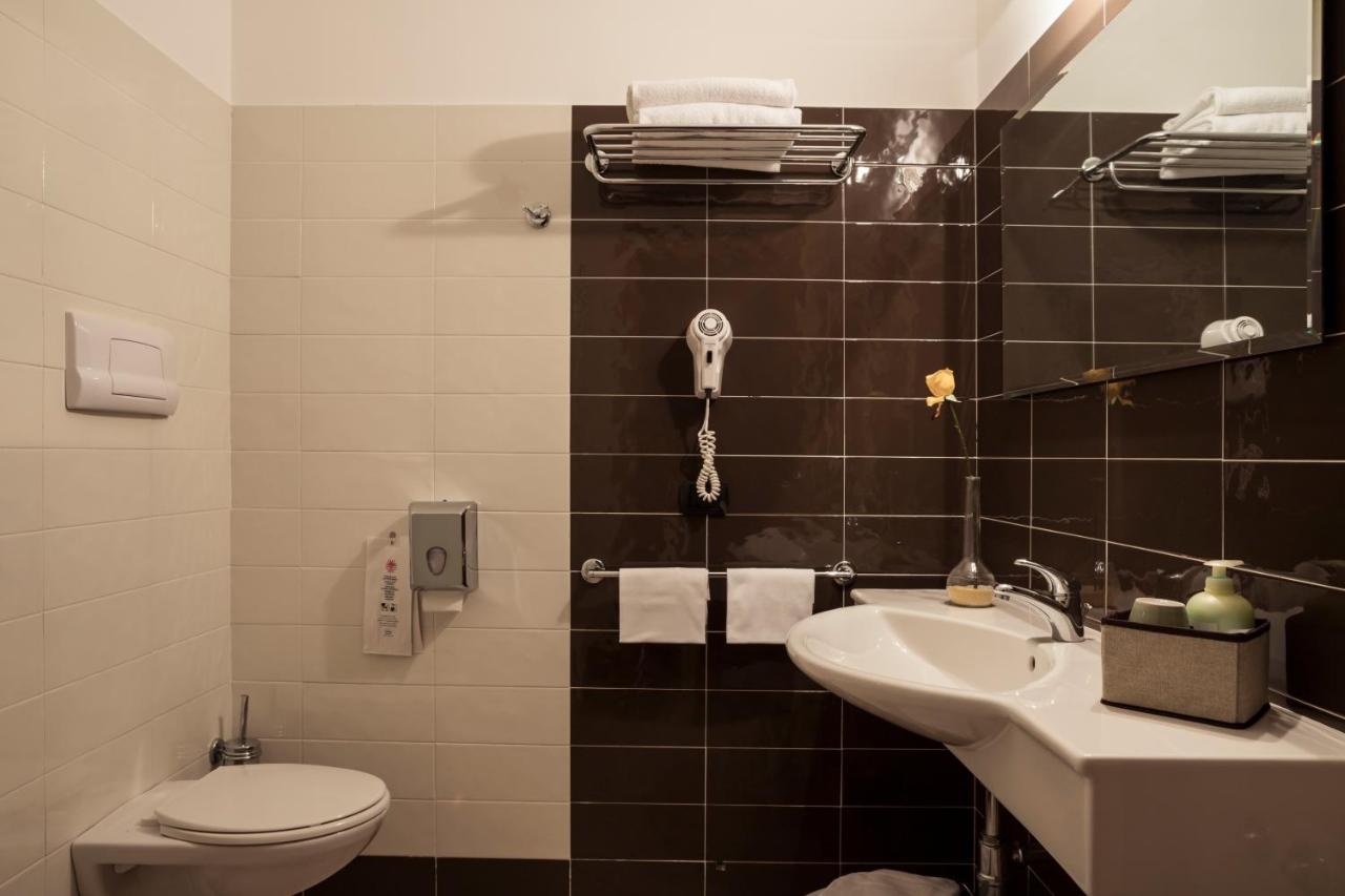 Manhattan Village 4*